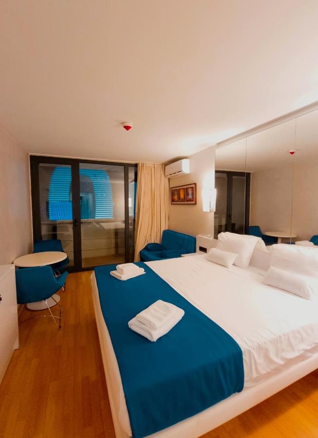 Orbi City Aparthotel Sea View バトゥーミ エクステリア 写真